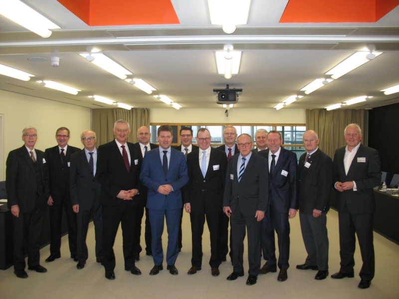 Die Delegation sprach auch mit Dr. Andreas Schwab MdEP (CDU; links), Mitglied im Ausschuss für Binnenmarkt und Verbraucherschutz.