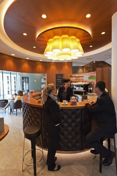 Im Café „Kitz.Bean“ der Raiffeisenbank Kitzbühel-St. Johann bekommen Gäste keine Rechnung.