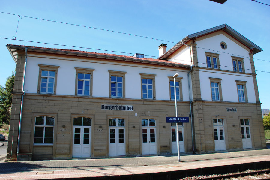 Der Sulzfelder Bürgerbahnhof wurde von der Genossenschaft zum Schmuckstück saniert.