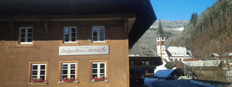 Das Dorfgasthaus im verschneiten Todtnau-Geschwend.