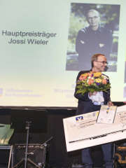 Der Intendant der Stuttgarter Oper Jossi Wieler ist der Hauptpreisträger des Kulturpreises der Volksbanken Raiffeisenbanken und der Baden-Württemberg Stiftung.