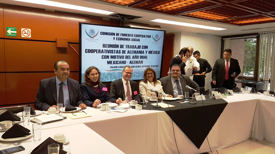 GENO-Tour in Mexiko Gespräch mit Parlamentsabgeordneten