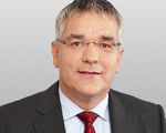 Gregor Roth: Gregor Roth ist bei der DZ Bank Bereichsleiter Operations und Services und zuständig für den Zahlungsverkehr.