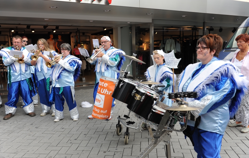 Zur Einstimmung kam die Guggenmusikgruppe „Schäpsturmfetzer“.