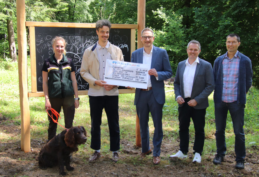 Volksbank pur spendet Waldklassenzimmer