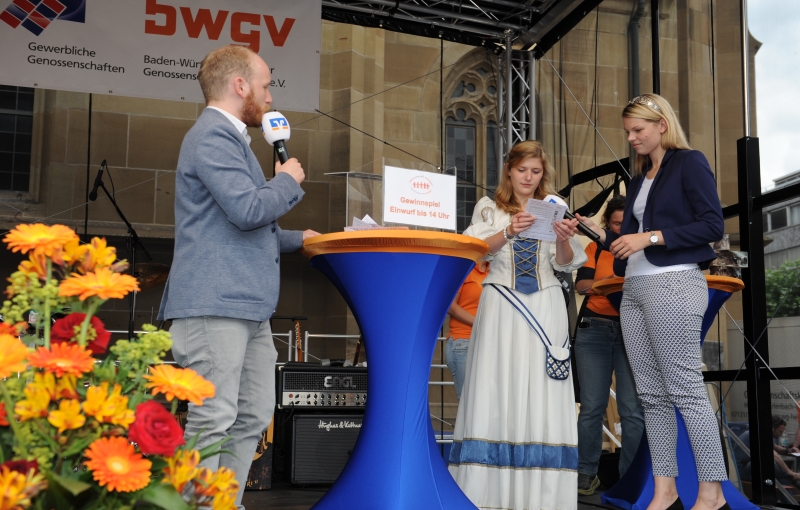 Das Käthchen von Heilbronn und die Weinkönigin Theresa Olkus.