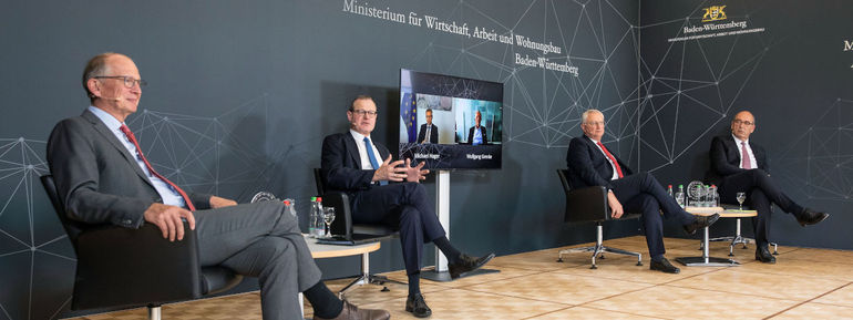 BWHT-Präsident Rainer Reichhold, BWGV-Präsident Dr. Roman Glaser, SVBW-Präsident Peter Schneider und Bankenverbandsvorstand Andreas Torner im Gespräch mit Michael Hager, Kabinettschef des Exekutivpräsidenten Vladis Dombrovskis der Europäischen Kommission.