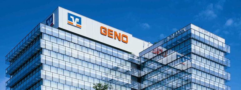 Geno-Haus in Stuttgart vor blauem Himmel