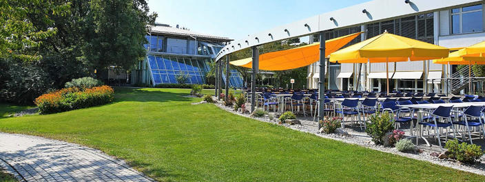 Terrasse und Pavillon des GenoHotels Karlsruhe