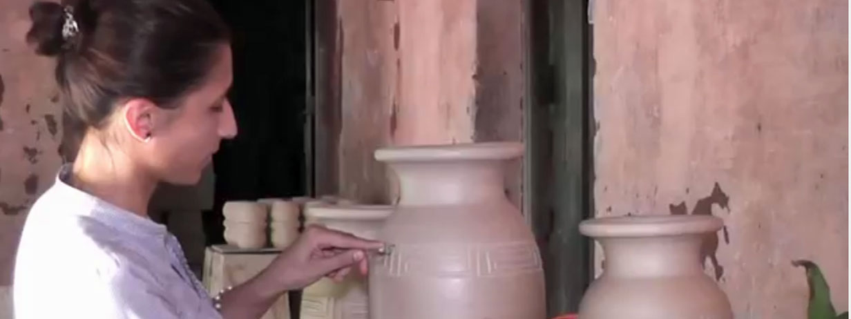 Töpferin in Paraguay