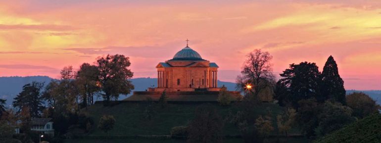 Grabkapelle auf dem Stuttgarter Rotenberg bei Sonnenuntergang.