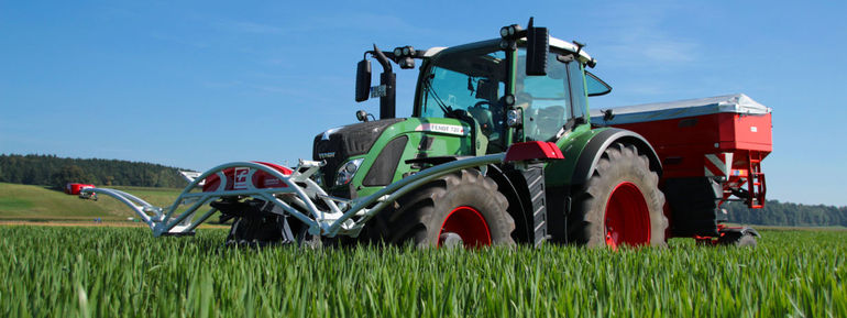 Umwelttechnik Fritzmeier GmbH Digitale Landwirtschaft, Isaria Sensor auf Fendt