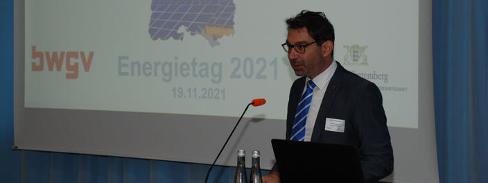 Andre Baumann, Staatssekretär im baden-württembergischen Umweltministerium, als Redner beim Energietag 2021 des BWGV im Geno-Haus