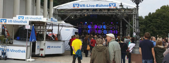 Die Volksbanken und Raiffeisenbanken in Baden-Württemberg sind wieder großer Partner des SWR3 New Pop Festivals in Baden-Baden